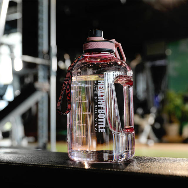 Transparent leakproof water bottle with straw